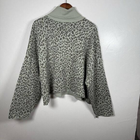 American Eagle Animal Print Fleece Pullover XL Sage Green Long Sleeves Cozy - Picture 1 of 15